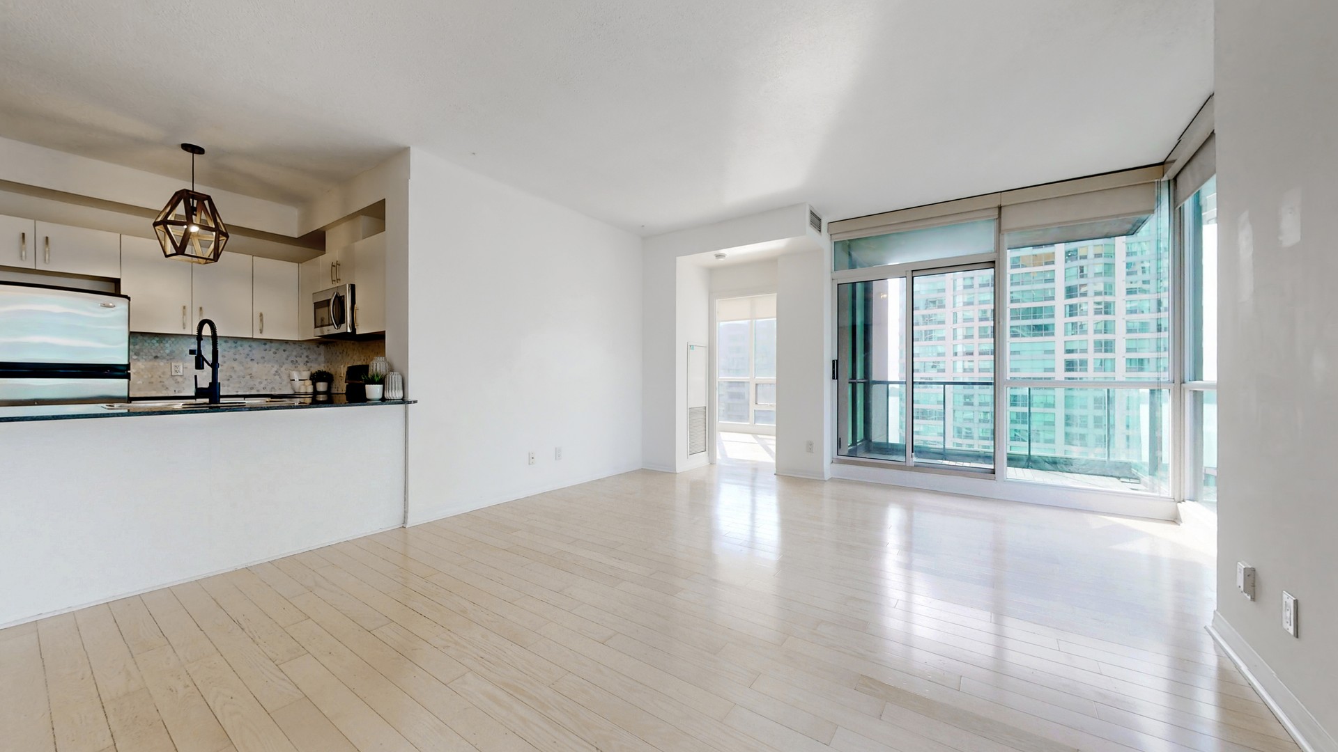 2411-16 Yonge Street Living