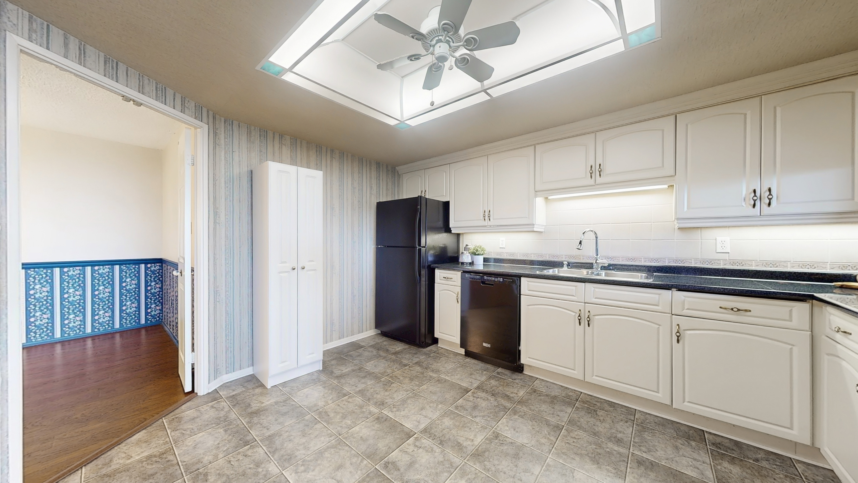  1401 - 2350 Bridletowne Circle Kitchen